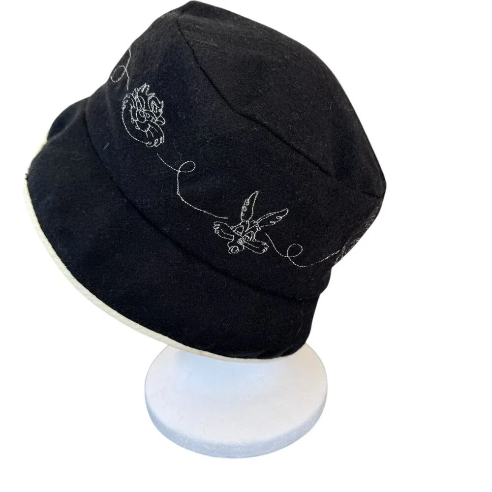 Vintage 1991 Warner Brothers collectable bucket hat (pre Owned like new)…